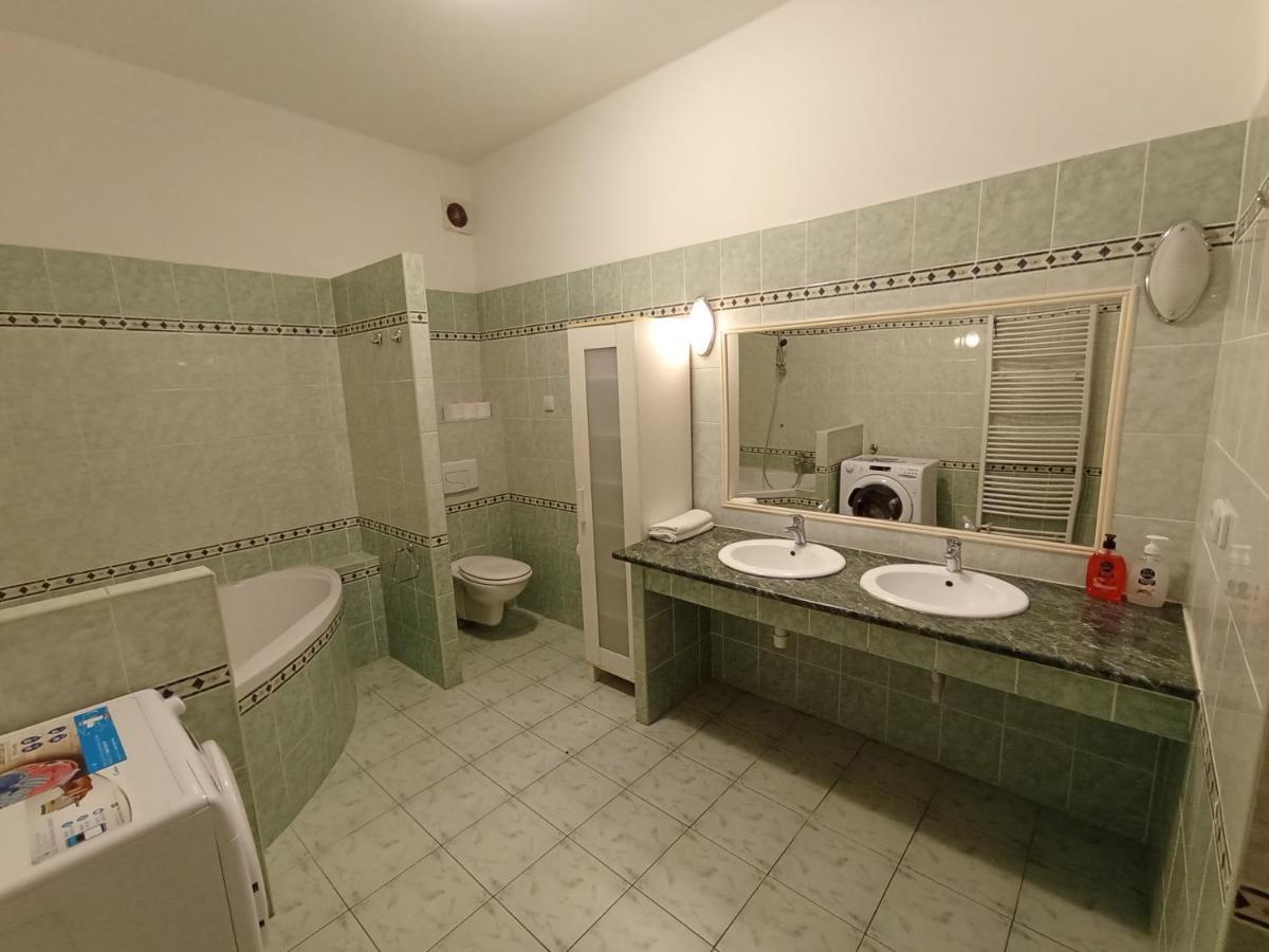 Apartments Captain Flint Praha Bagian luar foto